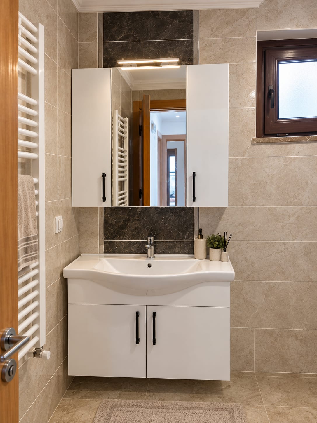 Hak Mobilya banyo dolabı uygulaması